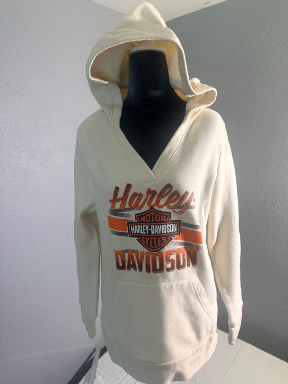 Harley Davidson Cream Hoodie Women’s Small Logo Graphic Pullover Sweatshirt